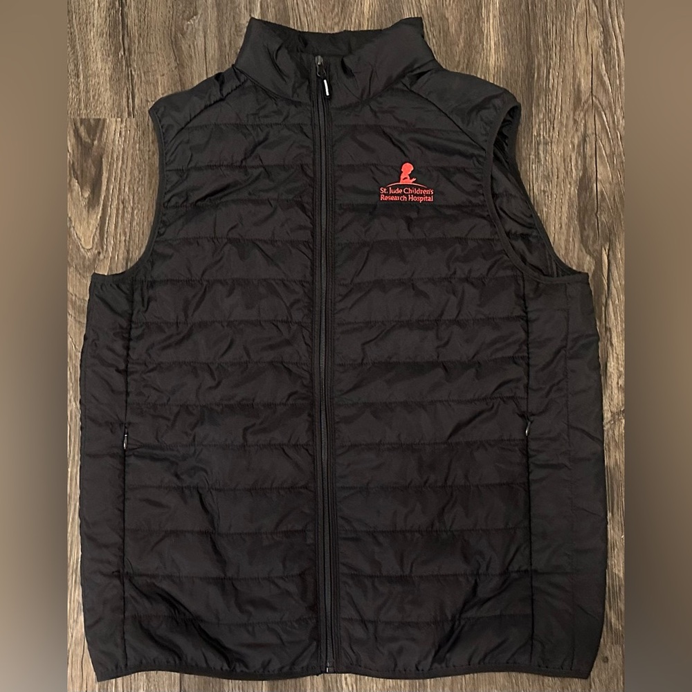 Men’s St. Jude Children’s Hospital Black/ Red Logo Full Zip Quilted Vest- Medium
